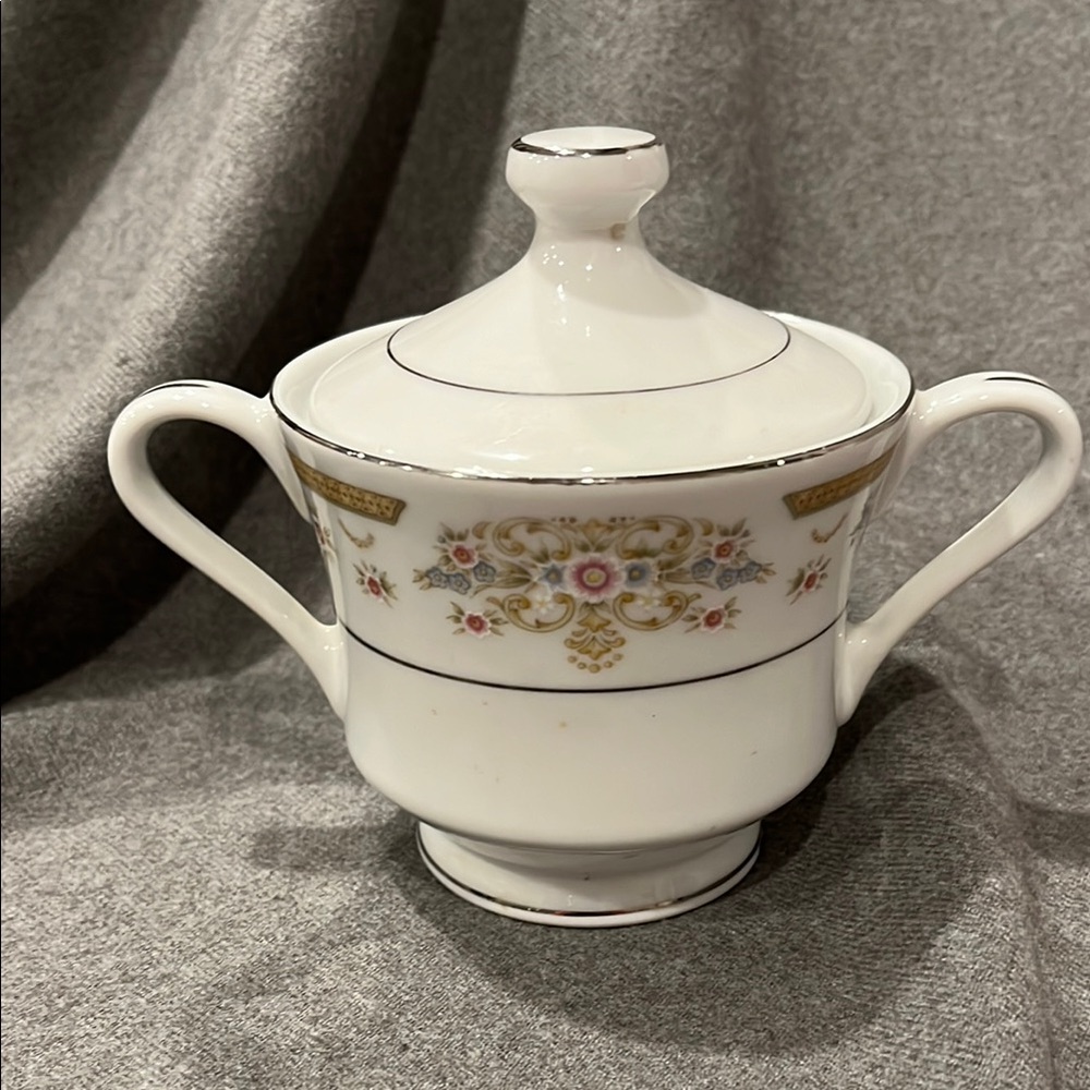 🌻3/$15 Coronet China Signature Collection Sugar Bowl